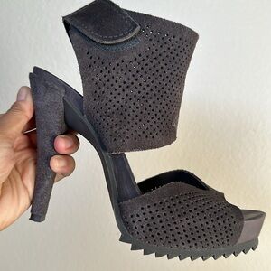 Pedro Garcia Size 37.5 (women’s 7) beautiful !